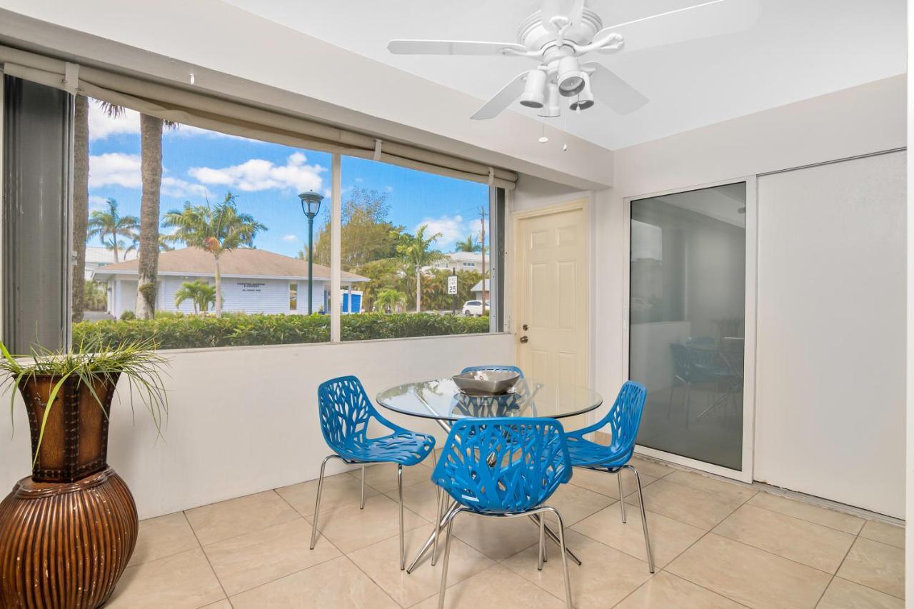 Downtown Starfish 807 North Naples