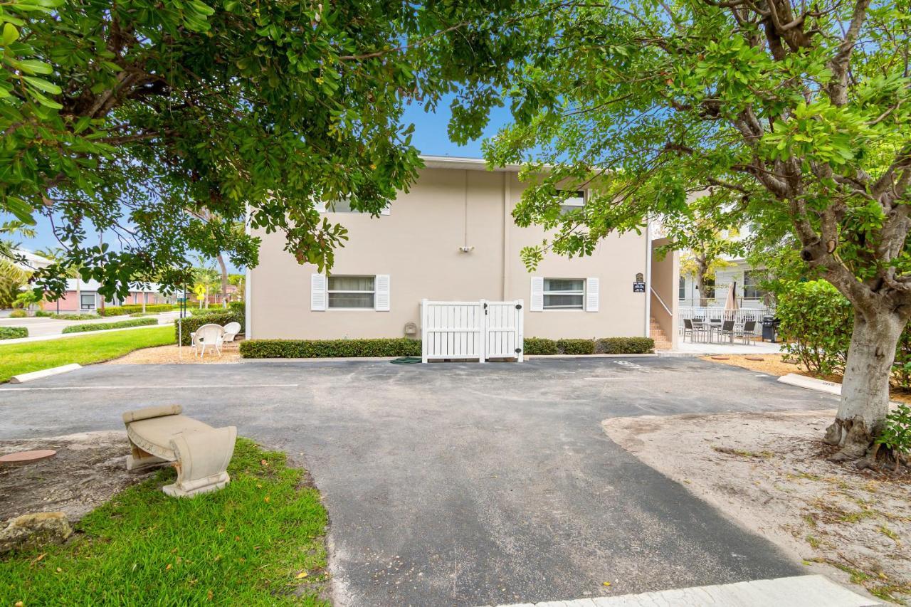 Downtown Starfish 807 North Naples